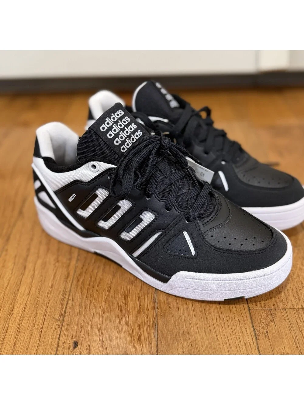 Size 8 US Men’s Adidas Mens White Black Retro Lifestyle Classic Cloud Foam NIB..